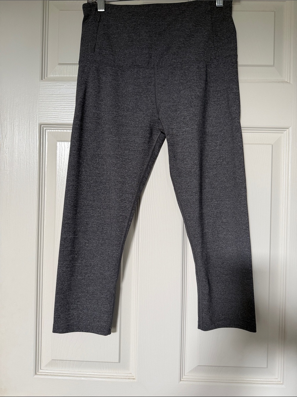 Lorna Jane Charcoal Gray 3/4 Cropped Leggings
